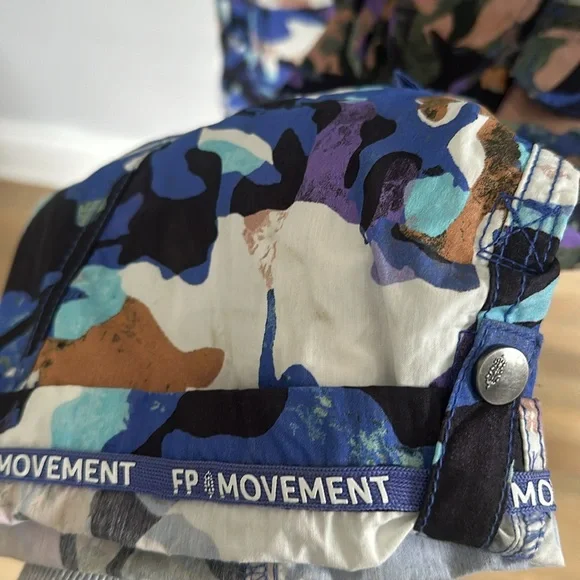 New!! FP Movement Mesmerize Me Print Cargo Pants - Picture 7 of 9